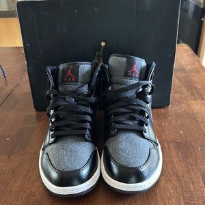 Nike Air Sneakers - Black and Gray